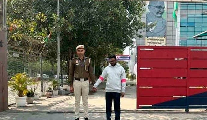 Arrest: দিল্লি বিমানবন্দরে ভুয়ো ‌হুমকি ইমেল পাঠিয়ে গ্রেপ্তার বাংলাদেশি যুবক