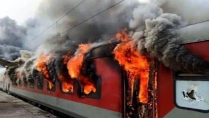  3 coaches of Korba-Visakhapatnam Express catch fire, passengers safe gnr 