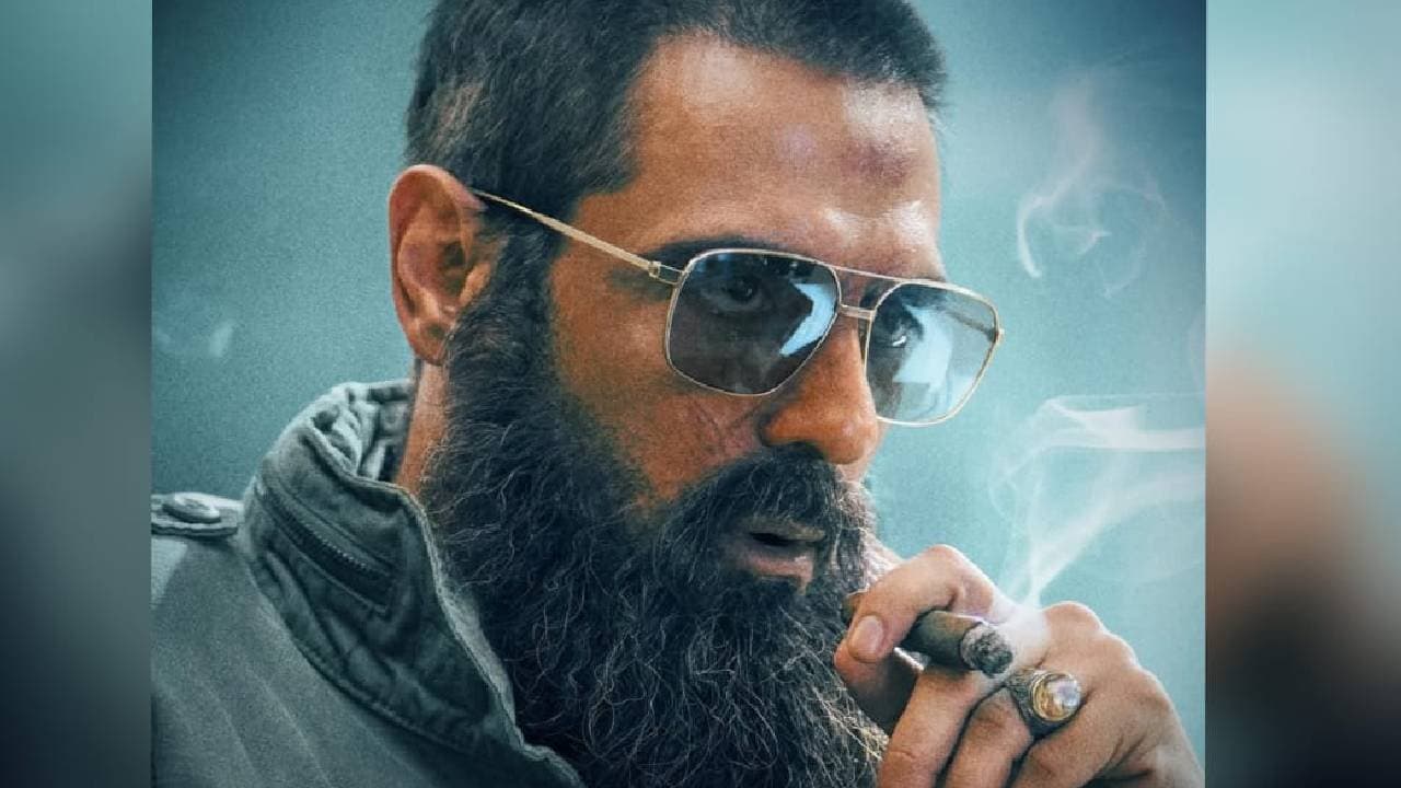 Arjun Rampal s first look of Dhurandhar is spread on social media 