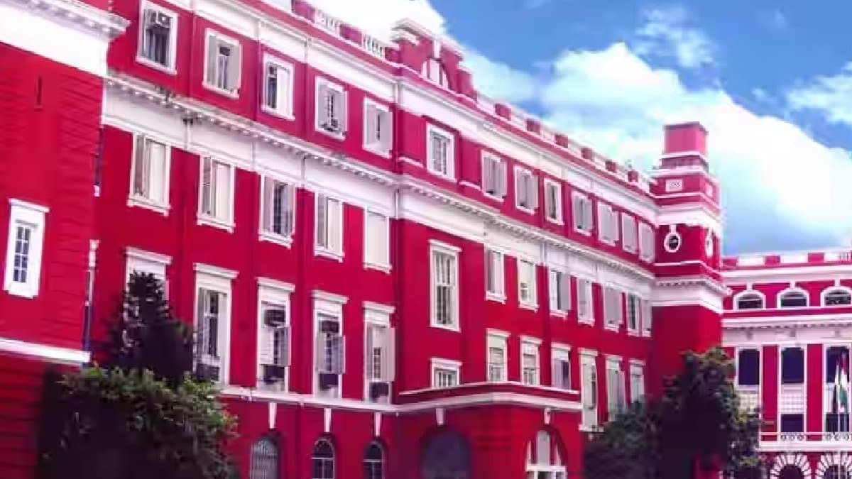 kolkata police confound Burglary case and arrested three people 