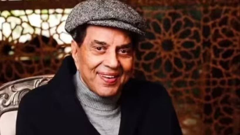 dharmendra discharged from hospital with family