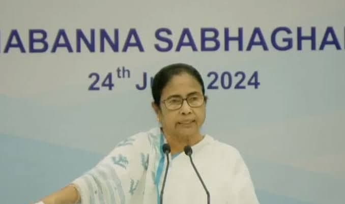Mamata Banerjee jabs Municipal service-police-ministers and others 