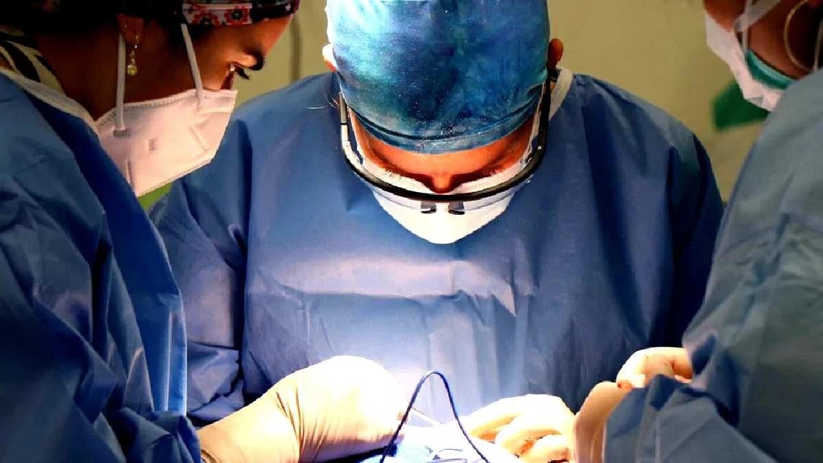 Old man infected with maggots in his private part was treated in hospital