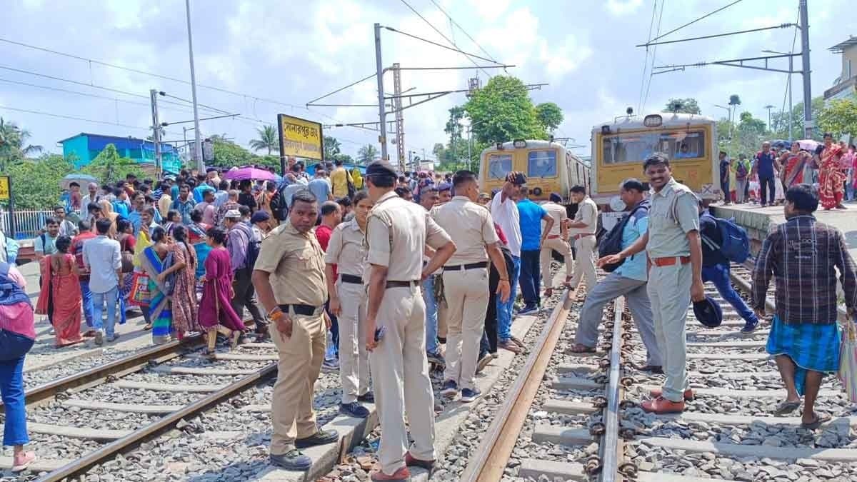 South 24 Pargana Rail Blockade in sonarpur station gnr