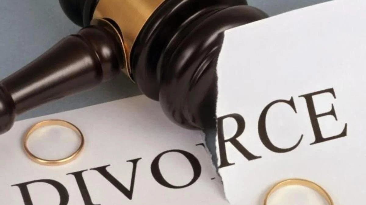 Egypt man files for Divorce not because of Extramarital affair but for Make up controversy