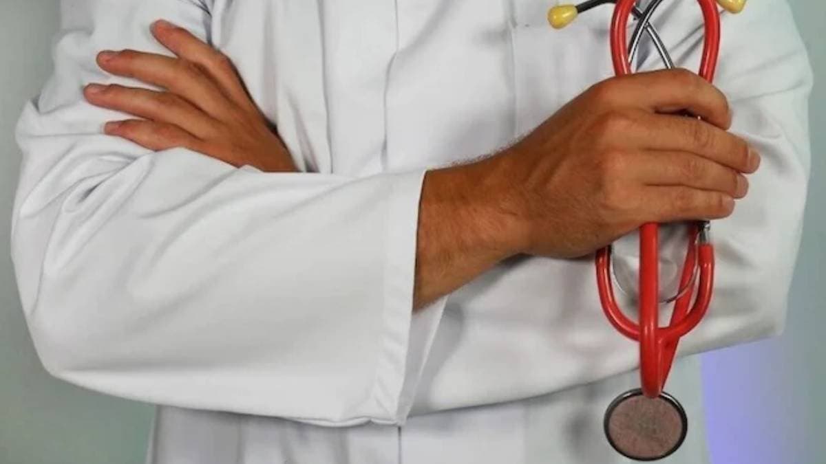 Doctor asks five year old boy to smoke