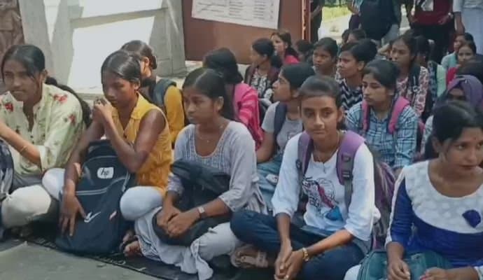 TMCP stage demonstration infront of college gate across the state 