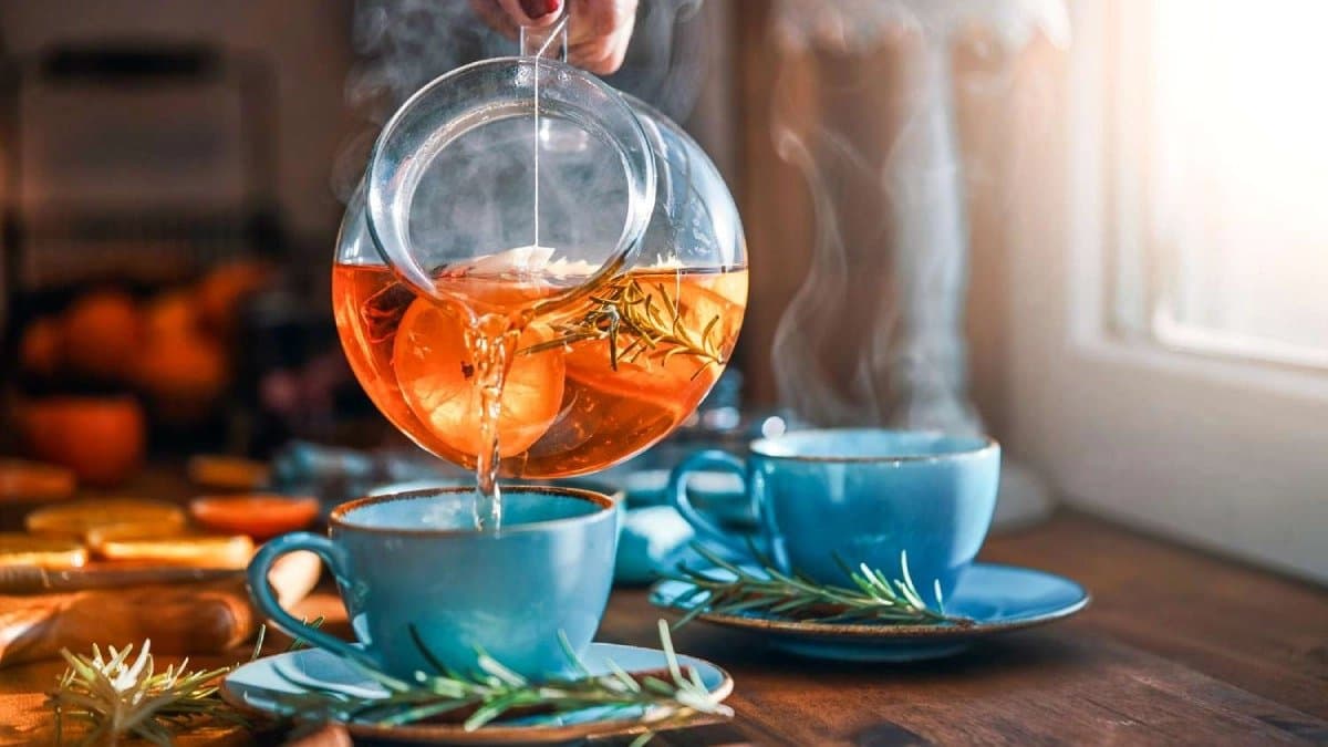 Experts are warning that one should not drink tea right after having a meal