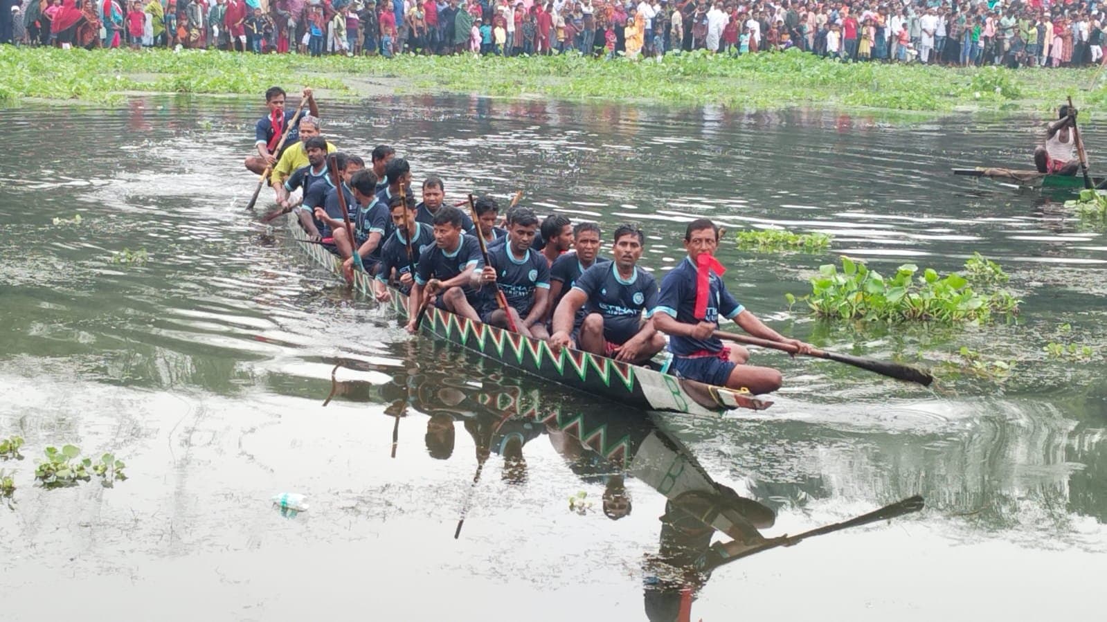 BSF: ইদ উপলক্ষে নৈকা বাইচ প্রতিযোগিতার আয়োজন 
