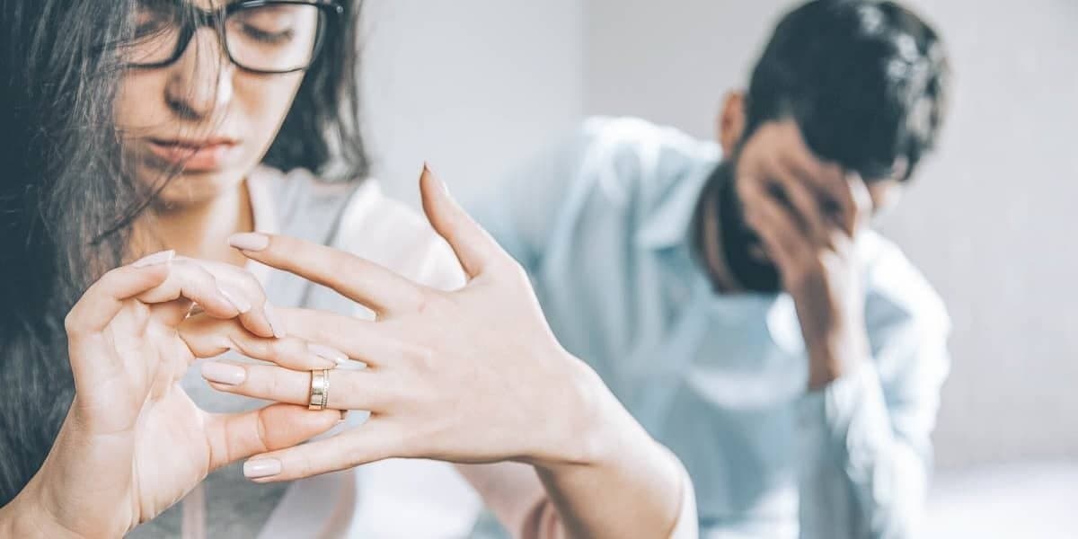 Couple Divorces Within 3 Minutes Of Getting Married , Why? 