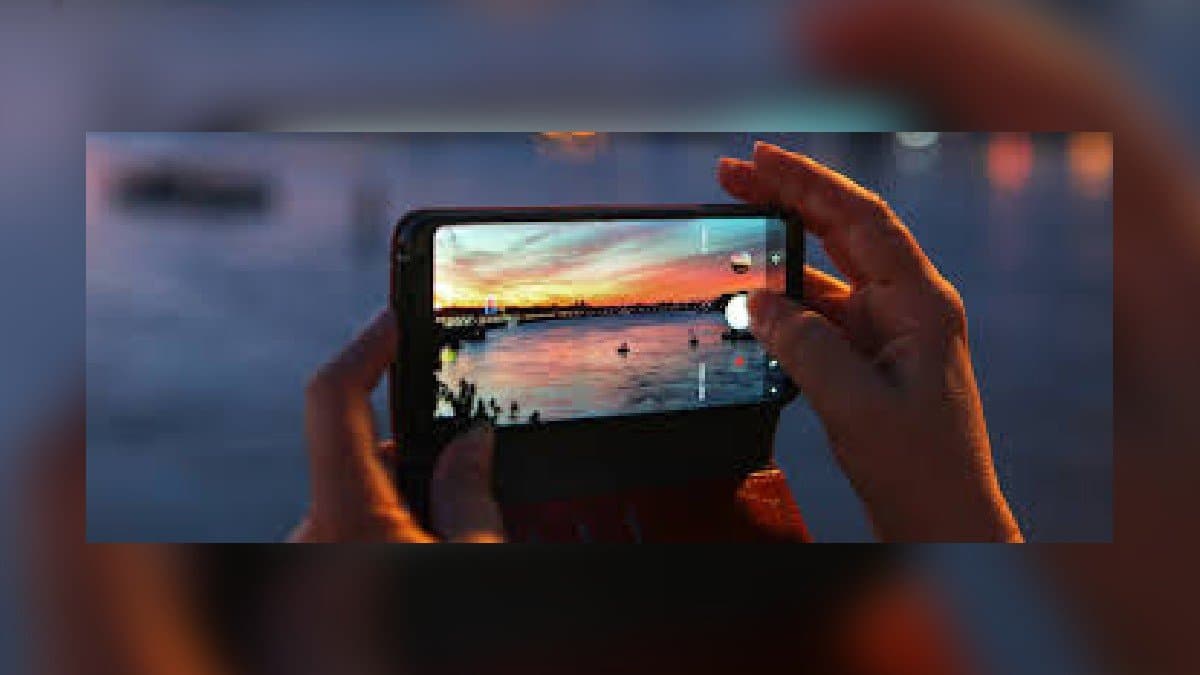 Agra Girls Were Making Reels On Phone Drown In Yamuna