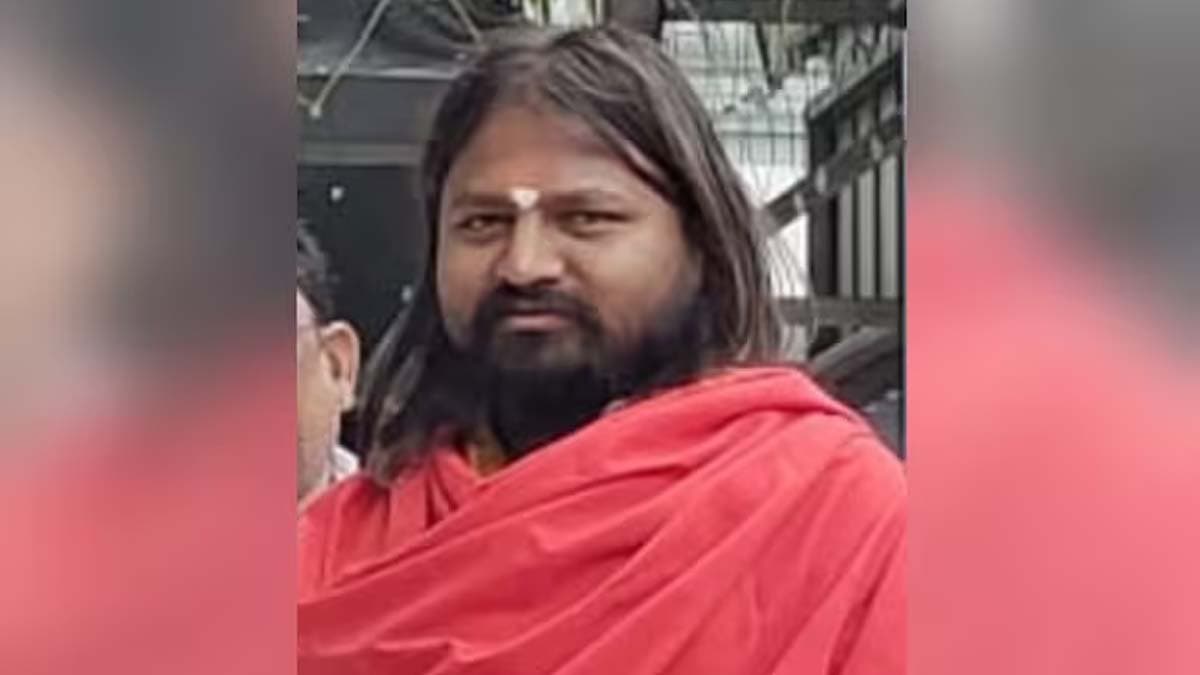 Seer Lokeswara Maharaj arrested for kidnapping and physical assaulting 17 year old in Karnataka