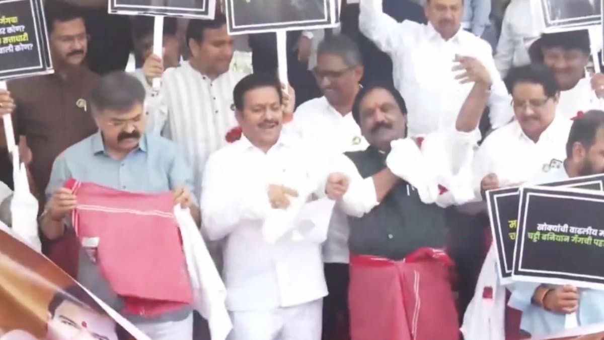 Over dal Lungi Baniyan  Protest By Maharashtra Opposition