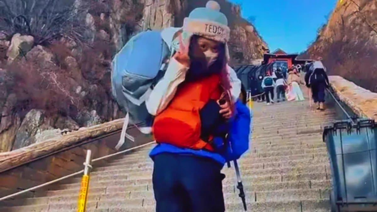 This porter earns 36 lakhs per annum by carrying woman to the mountain top