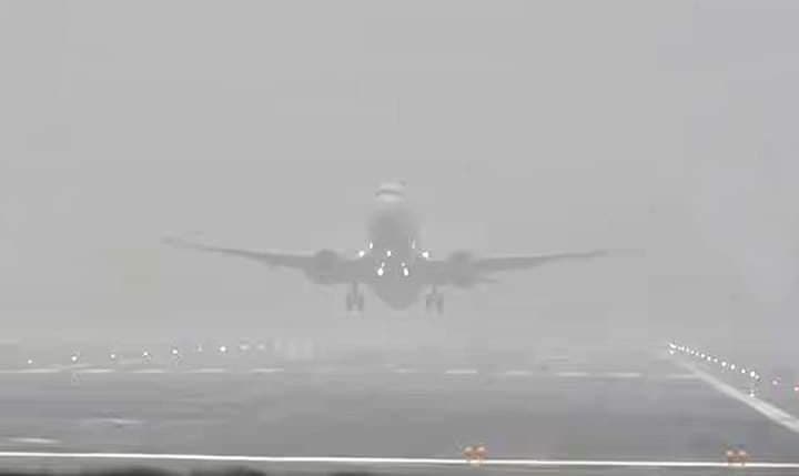 DGCA: ঘন কুয়াশায় বিপর্যস্ত বিমান পরিষেবা, যাত্রীদের দুর্ভোগ কমাতে নির্দেশিকা জারি ডিজিসিএ-র