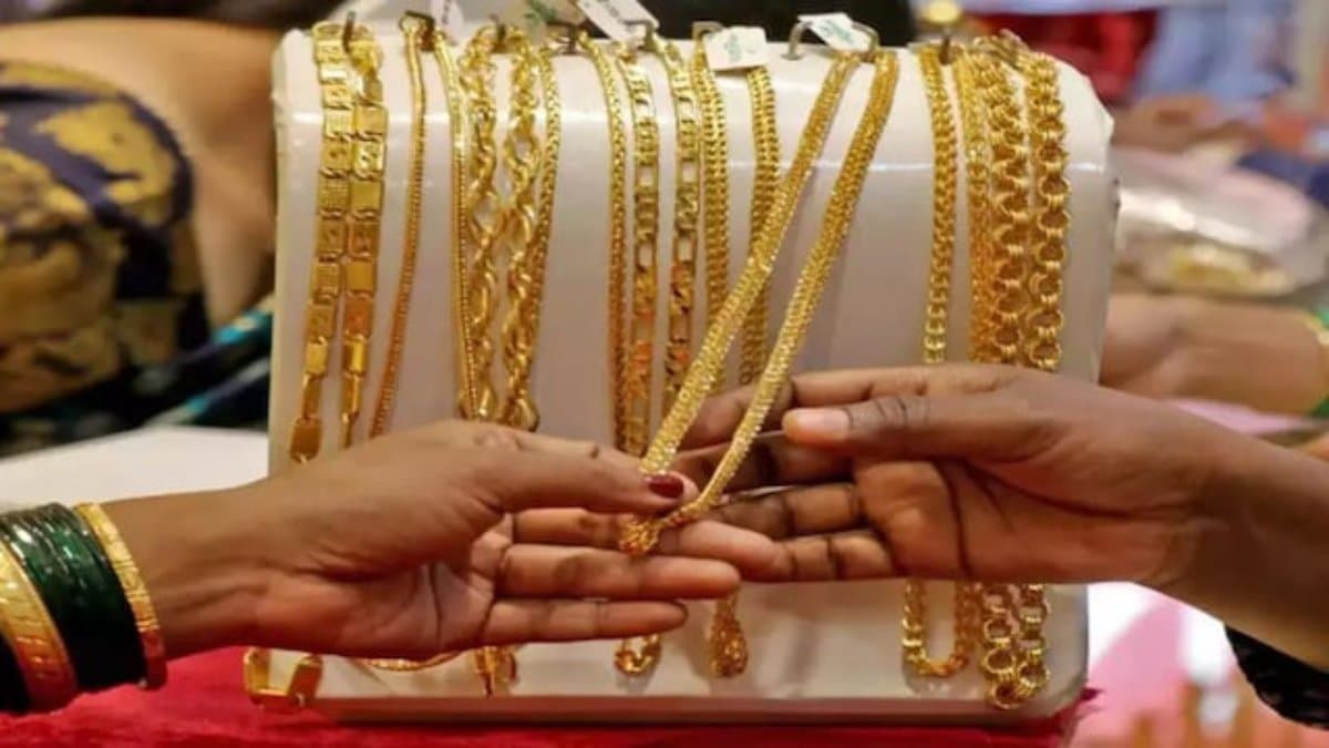 Gold Price Falls Today Check 22 Carat Gold Price in top cities on 10 March
