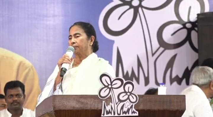 Mamata Banerjee: চাকরি বাতিল নিয়ে ফের মমতার নিশানায় বিজেপি, নাম না করে শুভেন্দুকে আক্রমণ