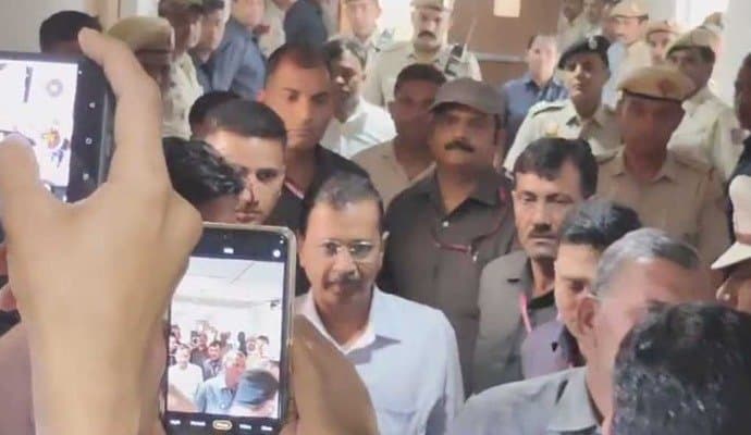  Arvind Kejriwal: ১৫ এপ্রিল পর্যন্ত তিহার জেলে কেজরিওয়াল