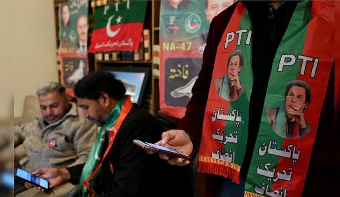 Independents Backed by Imran Khan Party Lead As Poll Panel Declares Results