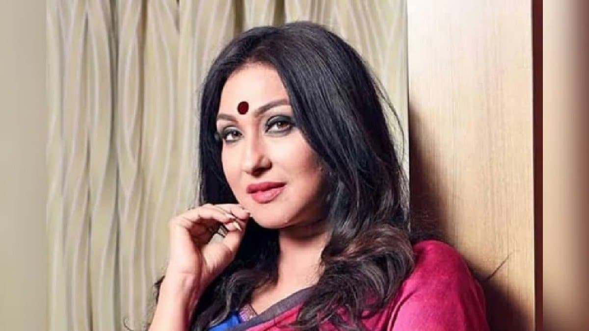 "কেন প্রত্যেক নারী দিবসে সমাজকে মনে করিয়ে দিতে হবে নারীদের সম্মান করার কথা?" আজকাল ডট ইন-এ কলম ধরলেন ঋতুপর্ণা সেনগুপ্ত