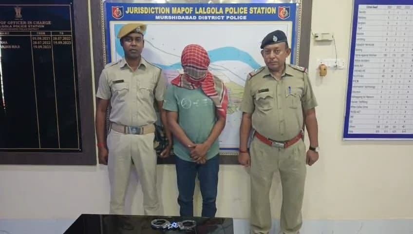 Murshidabad: নকল পরিচয়পত্র এবং হ্যান্ডকাফ সহ মুর্শিদাবাদে ধৃত ভুয়ো এনআইএ অফিসার
