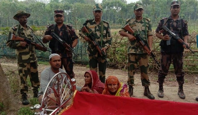 BSF: বিএসএফের উদ্যোগে প্রয়াত মা’‌কে শেষ বিদায় জানানোর সুযোগ পেল মেয়েরা