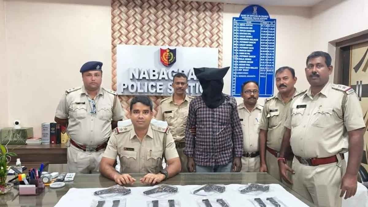 Murshidabad Police seized huge amount of illegal weapon arrest one gnr 