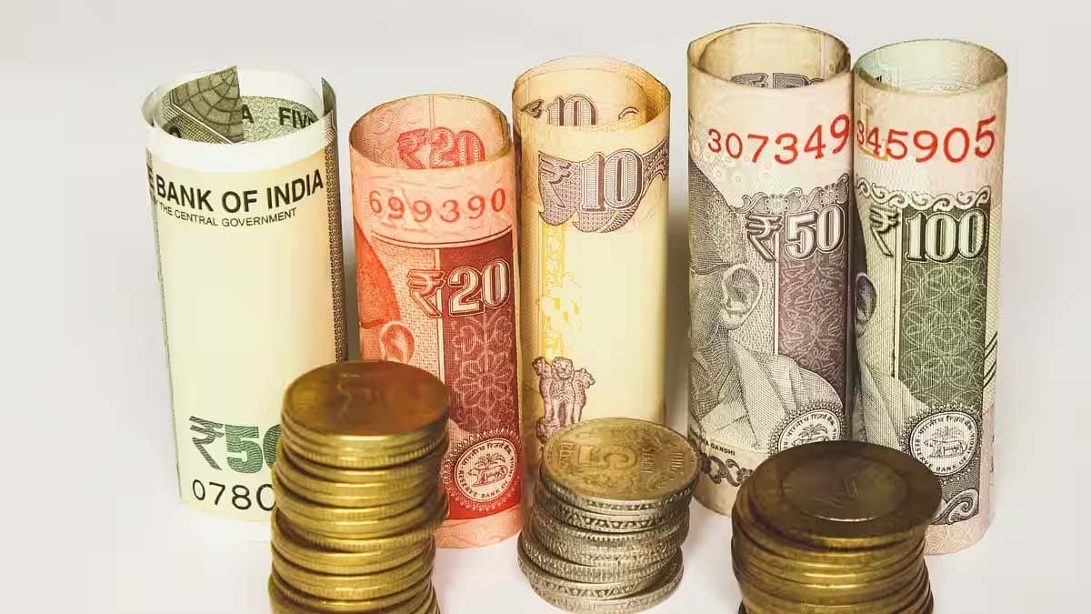 How much will the maturity amount change in one to ten year schemes if SBI reduces FD interest by 25 basis points