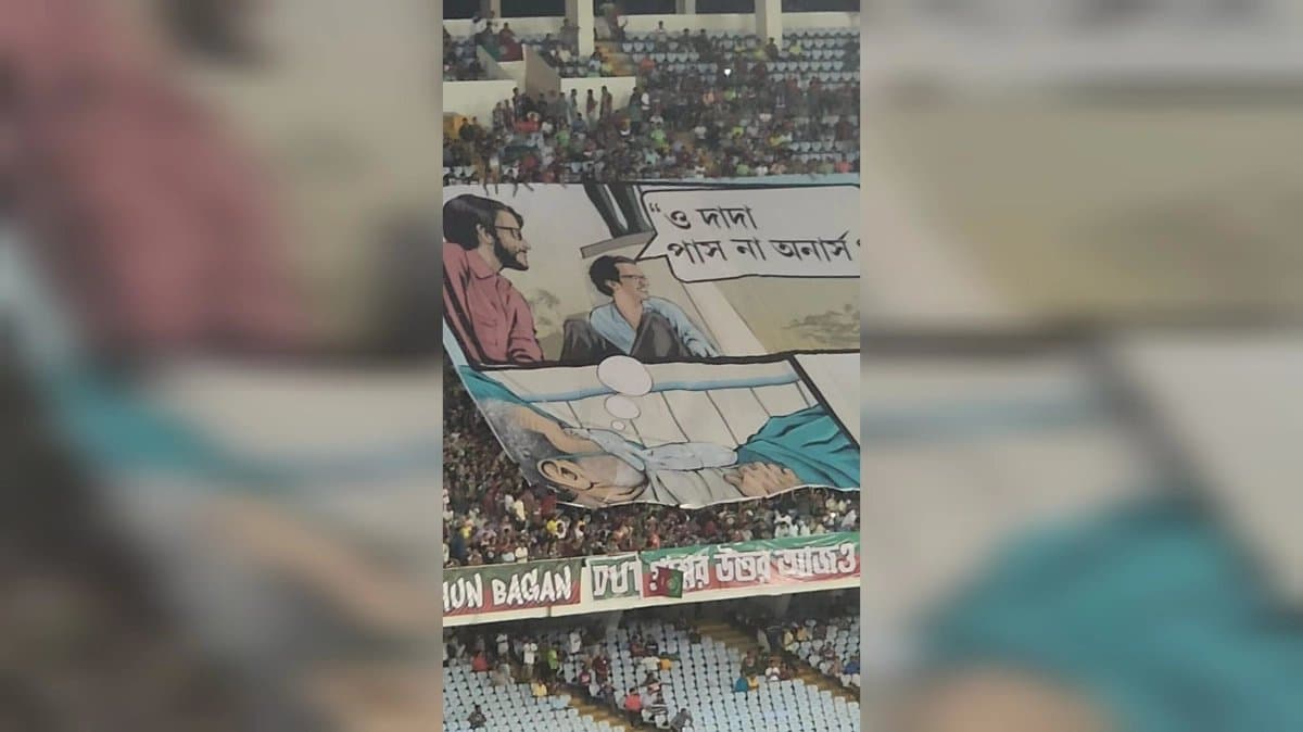 Housefull Saltlake Stadium-Mohun Bagan and East Bengal supporters show brotherhood ahead of derby