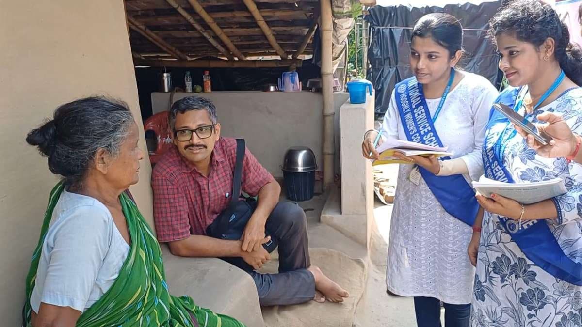 ময়ূর সংরক্ষণে বিশেষ পাঠ, হুগলির পোলবায় অনুষ্ঠিত হল বিশেষ সচেতনতা শিবির