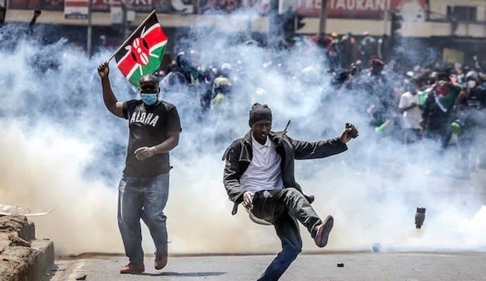 Kenya:‌ জ্বলছে কেনিয়া, ভারতীয়দের সাবধানে থাকার বার্তা দূতাবাসের 