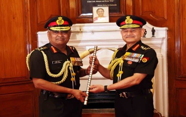 Army :  ভারতের ৩০ তম সেনা প্রধান হলেন লেফটেনেন্ট জেনারেল উপেন্দ্র দ্বিবেদী