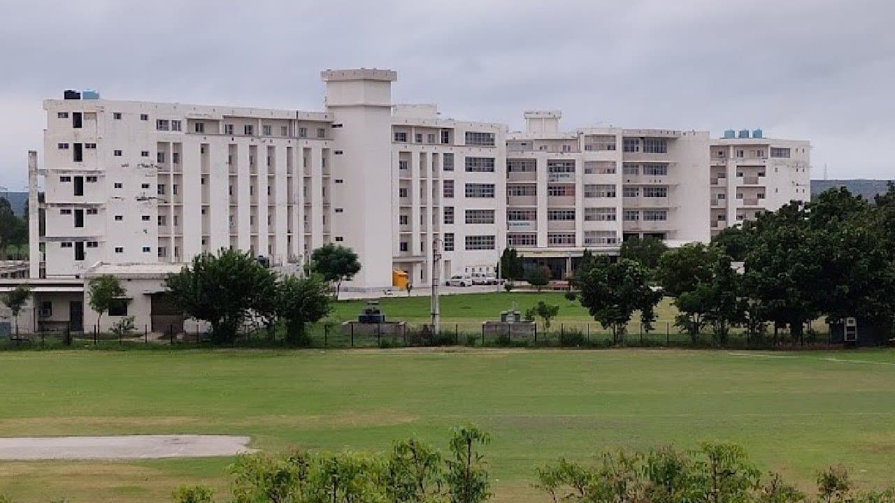 Delhi Blast Update 74 Lakh MBBS Fee know more about Al-Falah University 