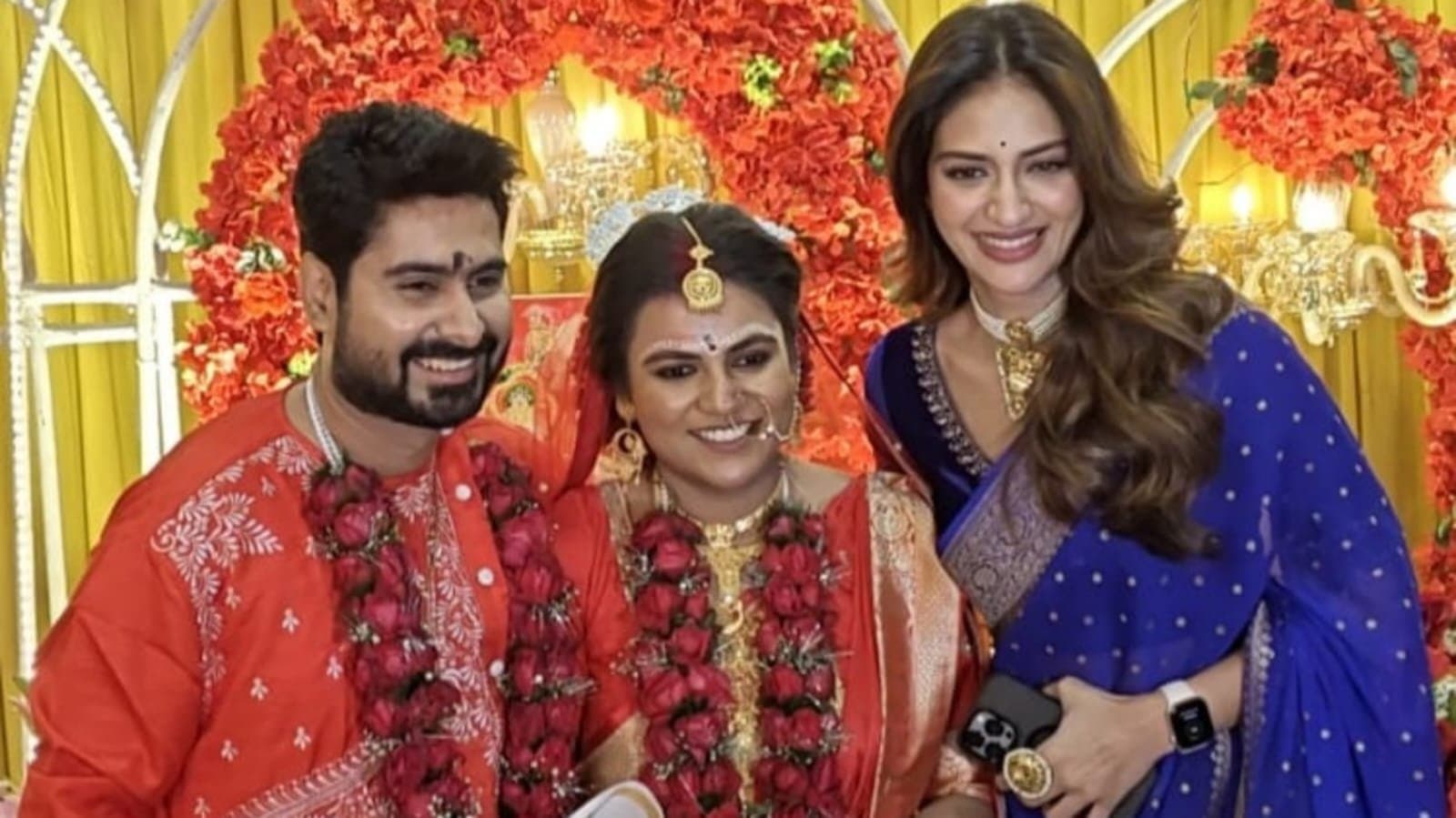 Actress nusrat jahan attended to director Jiit Chakraborty s wedding ceremony and gave tips to the couple 