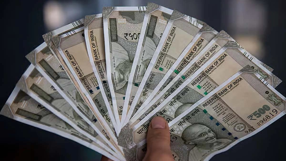Thise five small savings schemes offering higher returns than bank FDs in 2025