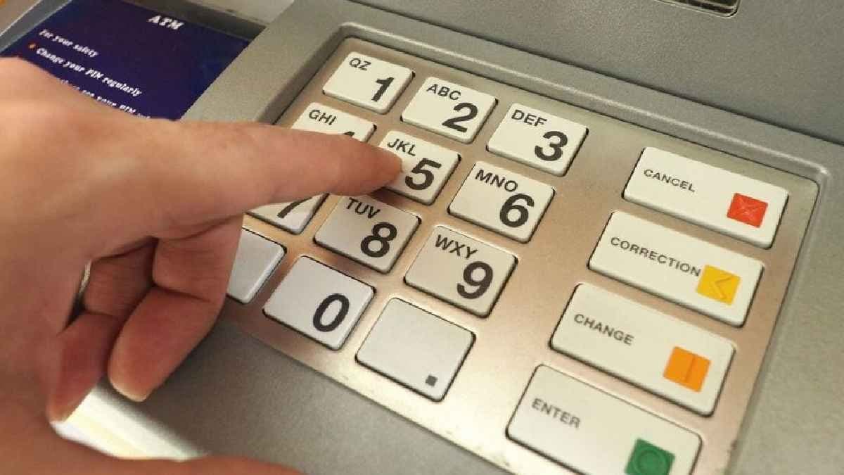  100 and 200 notes rises sharply in all ATM in India