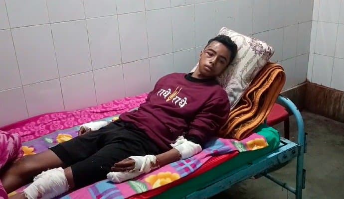 বাইক দুর্ঘটনায় গুরুতর আহত, হাসপাতালে বসেই পরীক্ষা দিল মাধ্যমিকের ছাত্র 