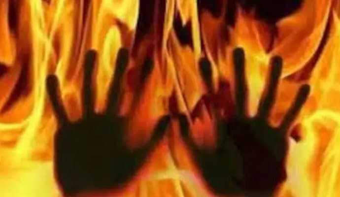 UP: আত্মঘাতী তরুণী, ক্ষুব্ধ আত্মীয়রা পুড়িয়ে দিল শ্বশুরবাড়ি, মৃত ২ 