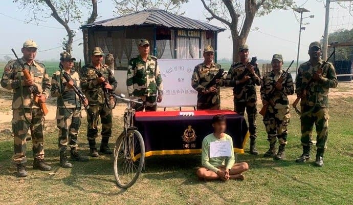 BSF: ফের সীমান্তে সক্রিয় বিএসএফ, উদ্ধার ১ কোটি টাকার সোনা