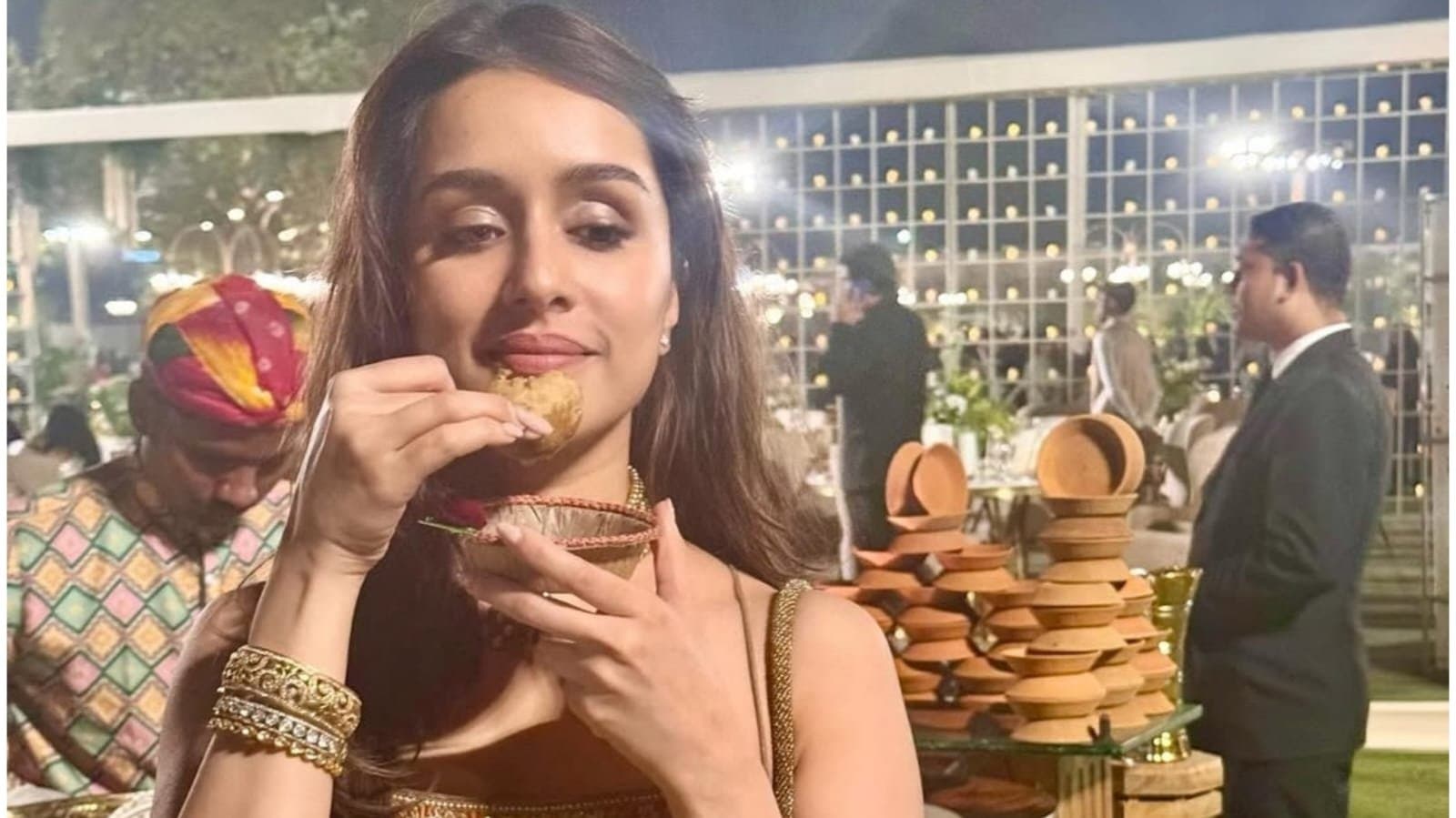 Shraddha Kapoor enjoys unlimited pani puri and poses with rumoured boyfriend Rahul Mody at wedding ent
