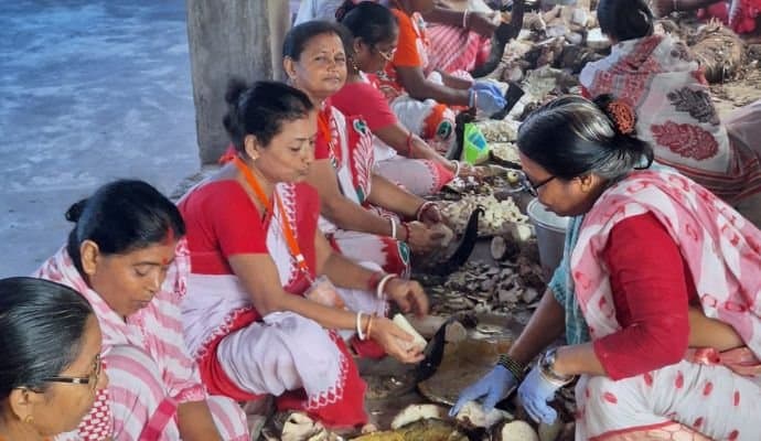 Thousands of people assemble in arum festival gnr