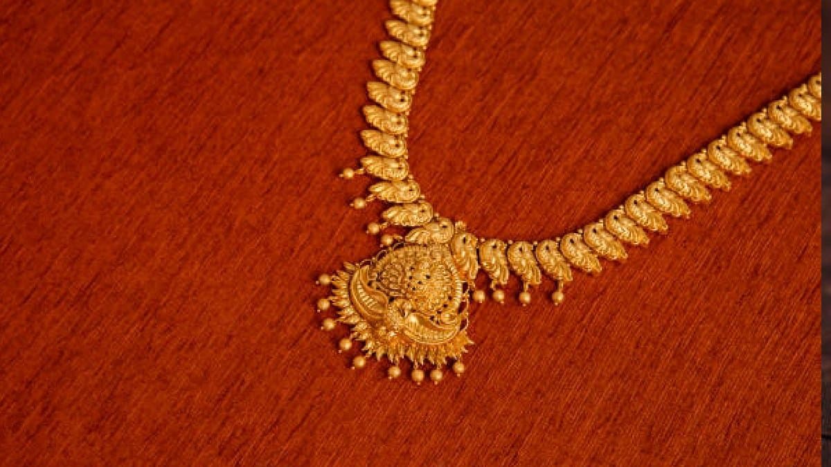 Gold is cheaper in Dubai than in India know india vs dubai gold rate 