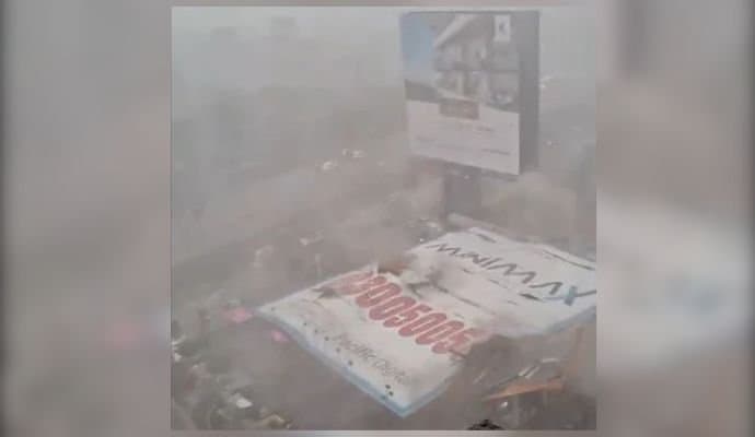 Dust Storm:‌ ধুলো ঝড়ের জেরে মুম্বইয়ে ভেঙে পড়ল বিলবোর্ড, মৃত আট, অনেকের চাপা পড়ার আশঙ্কা