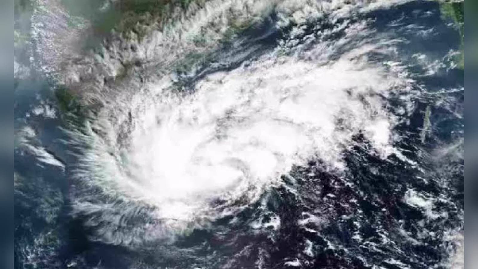 Cyclone Dana Alert: IMD issues heavy rainfall warning for Odisha, West Bengal_gnr
