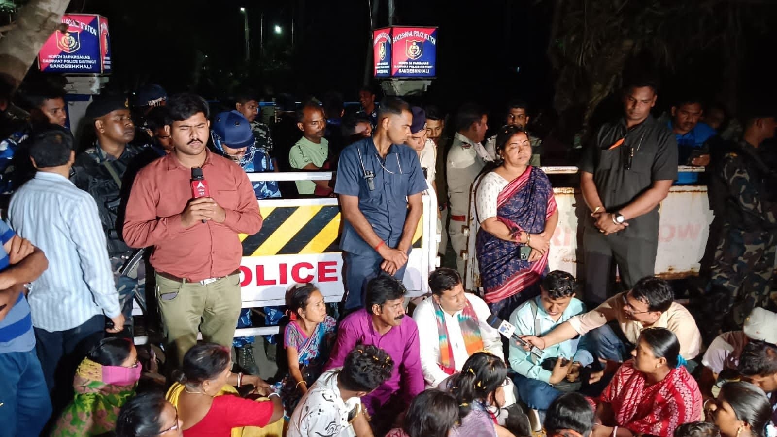 ধুন্ধুমার সন্দেশখালি থানায়, সুকান্ত মজুমদারকে টেনে হিঁচড়ে অবস্থান থেকে তুলল পুলিশ
