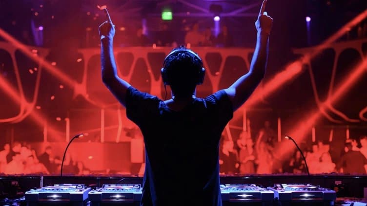 DJ Runs Off Mid Wedding Reception Bride Groom in Tears 