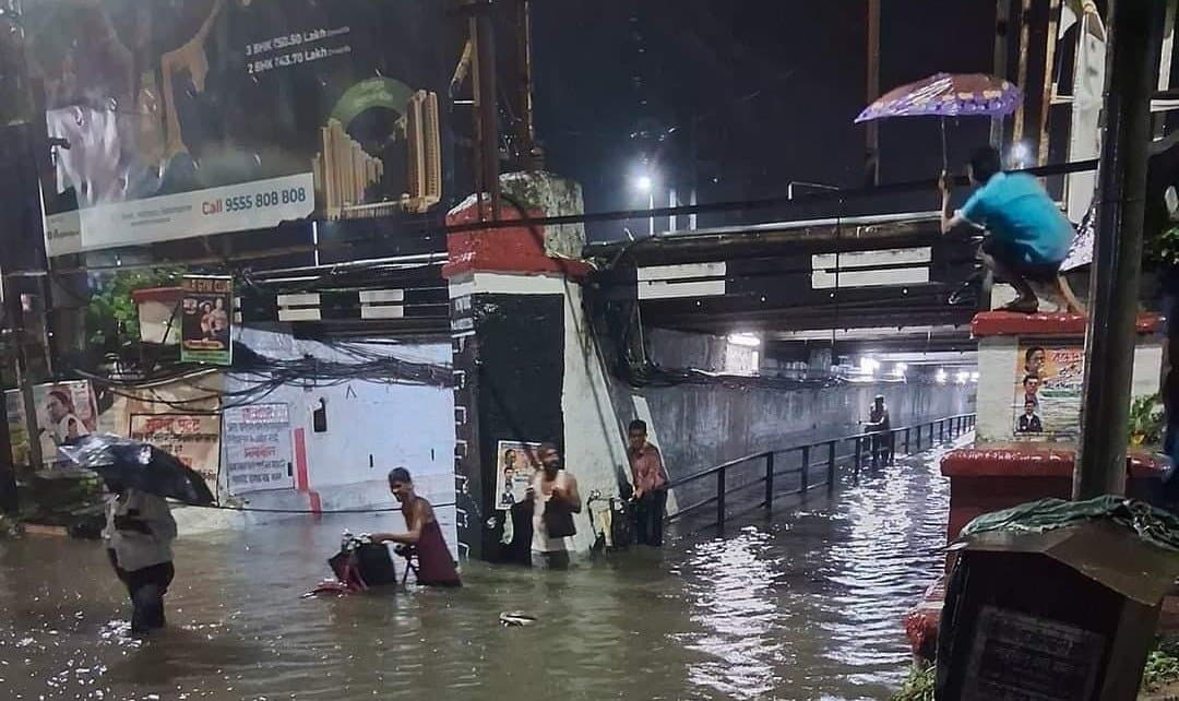 Hooghly due to heavy rainfall waterlogged in chinsurah rail subway 