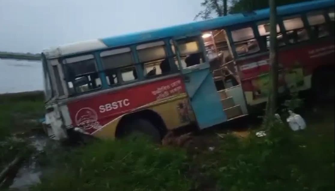 Road accident in east burdwan gnr 
