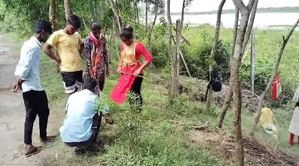Sundarbans Erosion The students and teacher jointly plant palm seeds on the bank of the river gnr 