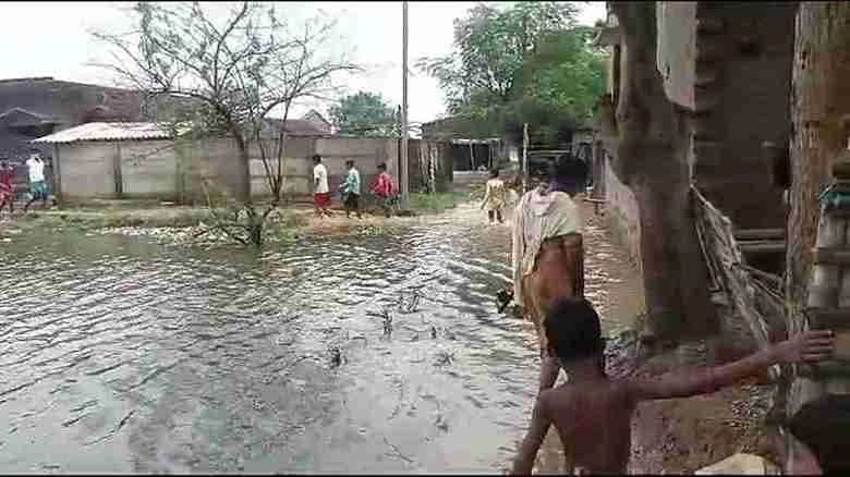 Local People Protest in Hooghly After Village Waterlogged Due to DVC 
